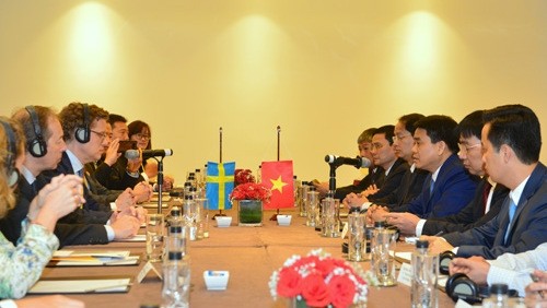 At the meeting between Chairman of Hanoi municipal People's Committee Nguyen Duc Chung and the Swedish business delegation (photo: hanoimoi)