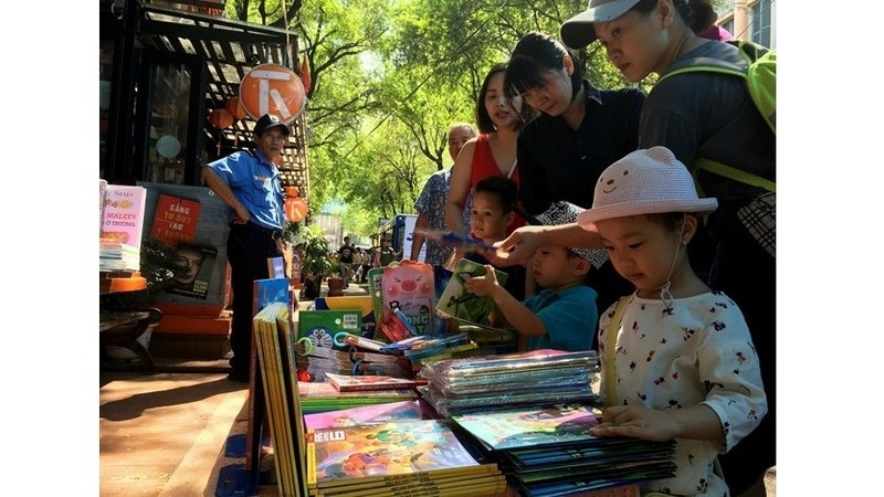 Visitors will get a discount of 20-30% on European literature books and receive special gifts. (Photo: VOV)
