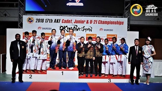 Vietnamese athletes on top podium of the junior female kata event. (Source: baomoi.com)
