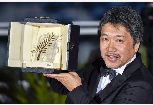 Japanese director Hirokazu Kore-eda of the film "Shoplifters" which was awarded the Palme d'Or poses during a photocall at the 71st Cannes Film Festival in Cannes, France, May 19, 2018. (Photo:Xinhua)
