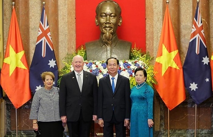 President Tran Dai Quang and his spouse hosted the official welcoming ceremony for the Governor-General of Australia Peter Cosgrove and his spouse in Hanoi on the morning of May 24. (Photo: infonet.vn)