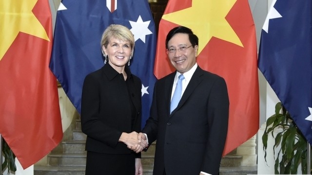 Vietnamese Deputy PM cum FM Pham Binh Minh and Australian FM Julie Bishop. (Photo: baoquocte.vn)