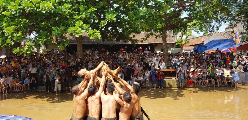 Van village festival to pray for water source | Nhan Dan Online