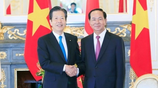 President Tran Dai Quang (R) meets with Chief Representative of Japan’s Komeito Party Natsuo Yamaguchi in Tokyo on May 31. (Photo: VNA)