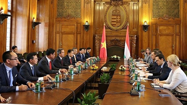 Politburo member Nguyen Van Binh holds talks with Varga Mihály, First Deputy Prime Minister and Minister of Finance of Hungary.