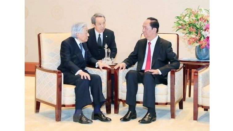 President Tran Dai Quang (R) at a meeting with Japanese Emperor Akihito. (Photo: VNA)