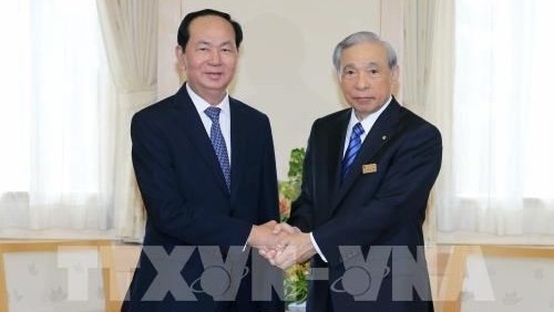 President Tran Dai Quang (L) and Gunma prefecture’s Governor Masaaki Osawa. (Photo: VNA)