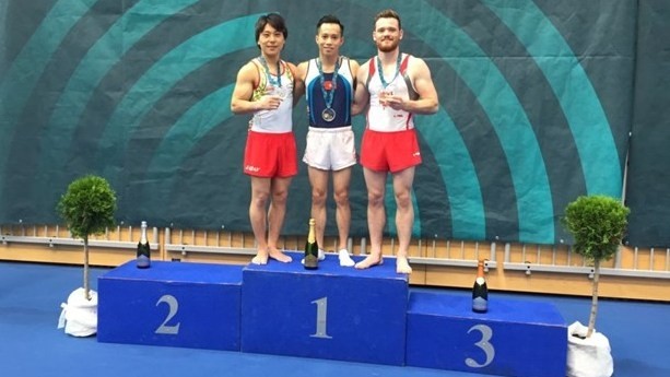 Vietnamese gymnast Le Thanh Tung (middle) claimed a gold medal at the World Challenge Cup 2018