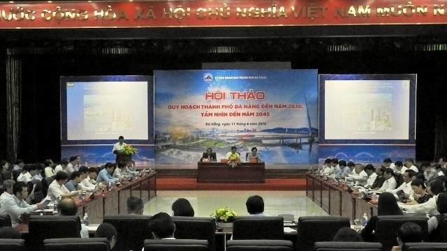 Delegates at the event discuss Da Nang’s development by 2030 with a vision towards 2045. (Photo: NDO)