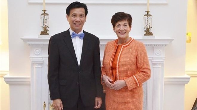 Ambassador Ta Van Thong (L) poses for a photo with the Governor General of New Zealand, Dame Patsy Reddy (Photo: VNA)