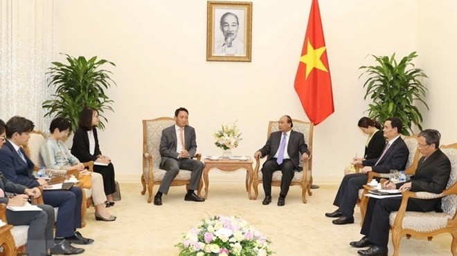 Prime Minister Nguyen Xuan Phuc hosts a reception in Hanoi on June 13 for new RoK Ambassador Kim Do-hyun (Photo: VNA)