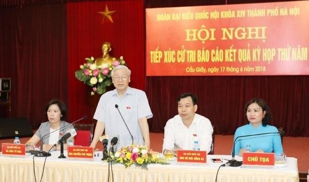 Party General Secretary Nguyen Phu Trong speaks at a meeting with voters in Cau Giay district, Hanoi. (Photo: VNA)