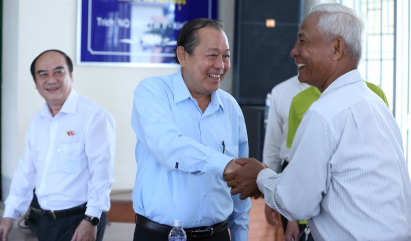 Deputy PM Truong Hoa Binh meets local voters (photo: VGP)