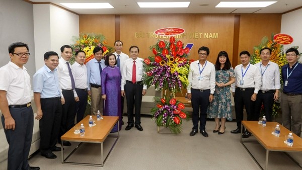 VFF President Tran Thanh Man congratulates journalists at Vietnam Television on June 21, Vietnam Revolutionary Press Day. (Photo: dangcongsan.vn)