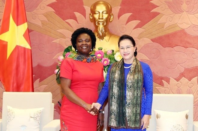 National Assembly Chairwoman Nguyen Thi Kim Ngan (R) receives WB Vice President for East Asia and Pacific Victoria Kwakwa in Hanoi on June 26 (Photo: VNA)