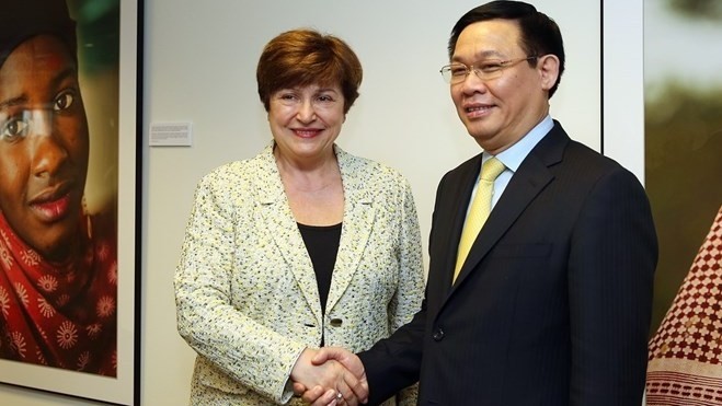 Vietnamese Deputy Prime Minister Vuong Dinh Hue (Right) and WB Chief Executive Officer Kristalina Georgieva (Photo: VNA) 