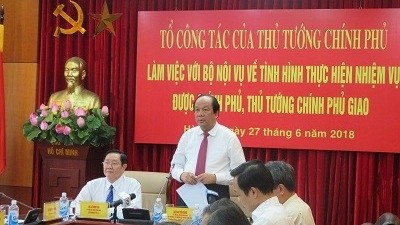 Minister and Chairman of the Government’s Office, Mai Tien Dung speaks at the session. (Photo: VGP)