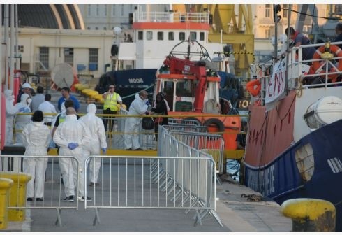 A woman disembarks from the migrant rescue vessel MV Lifeline at Boiler Wharf in Senglea, Malta, on June 27, 2018. (Photo:Xinhua).