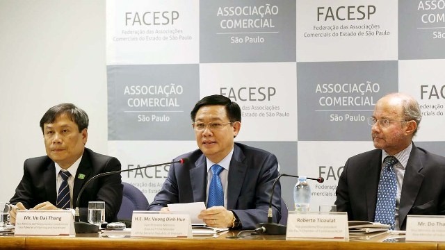 Deputy PM, Vuong Dinh Hue, speaks at the Vietnam-Brazil Investment and Trade Forum in Sao Paulo, Brazil, July 3. (Photo: VGP)