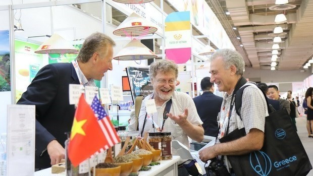 Foreign partners visit Vietnam's booth (Source: VNA)