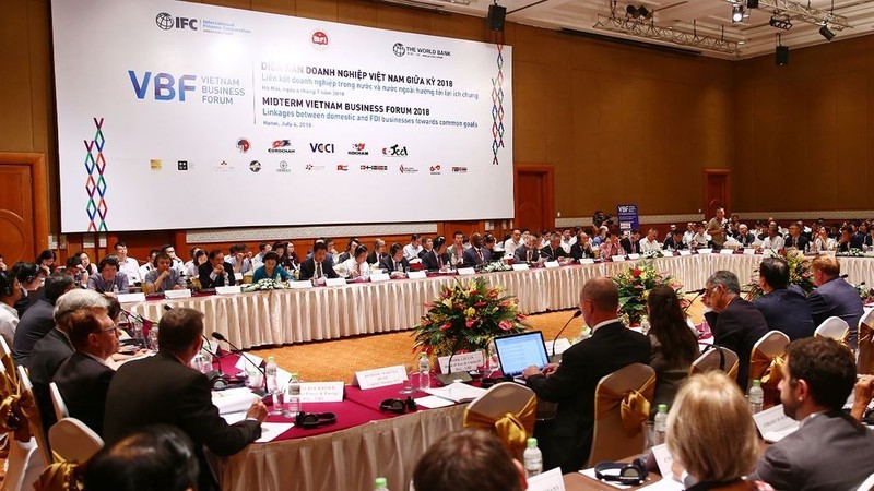 The opening session of the mid-term Vietnam Business Forum 2018