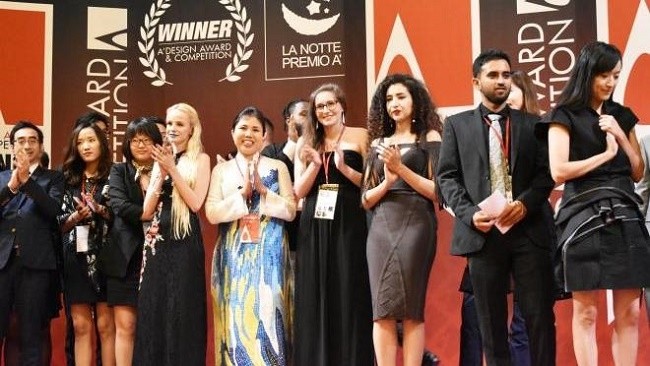 Vietnamese artist Nguyen Thu Thuy (fifth from left) and other prize winners at the awards ceremony.