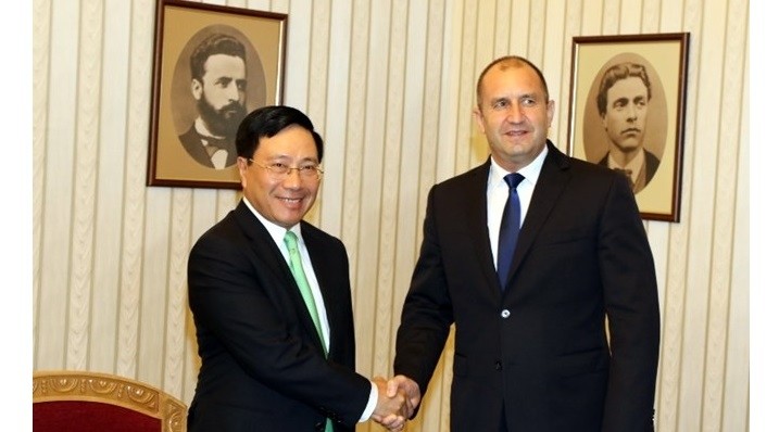 Deputy PM and FM Pham Binh Minh (left) meets Bulgarian President Rumen Radev. (Photo: VNA) 