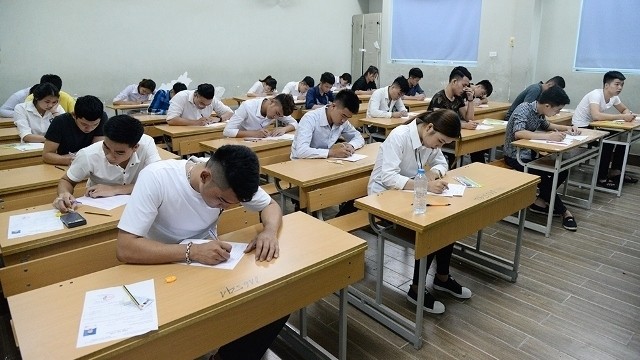 High school students sit their graduation exam late last month. (Photo: NDO/Thuy Nguyen) 