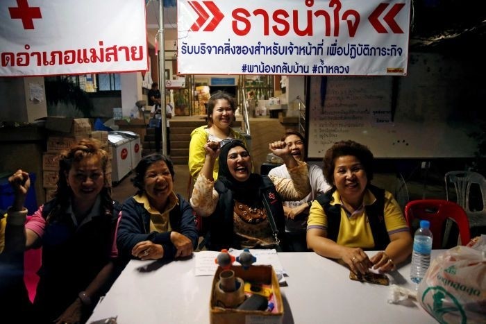 Volunteers celebrate at a press centre near Tham Luang cave complex. (Photo: Reuters)