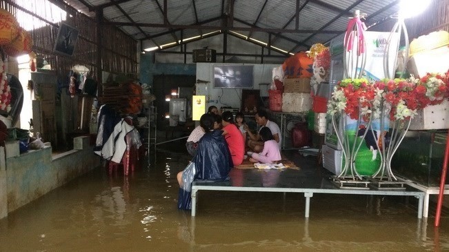 A house is flooded in the central province of Thua Thien-Hue (Photo: VNA)