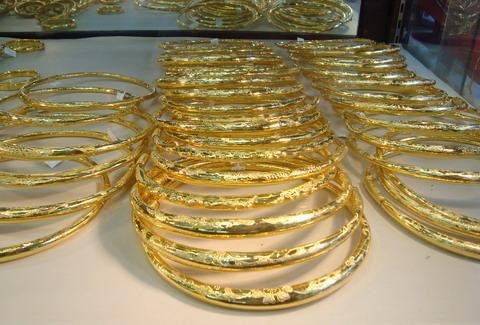 Gold price surpasses VND42.5 million