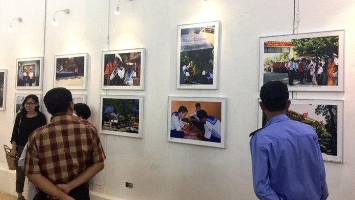 The exhibition attracts many visitors