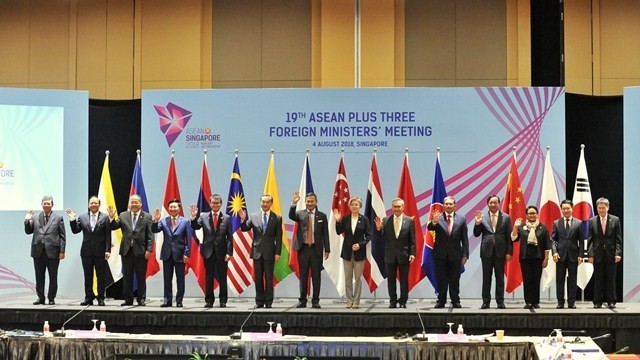 Deputy PM and FM Pham Binh Minh (fourth from left) and other delegates at the 19th ASEAN Plus Three Foreign Ministers’ Meeting. (Photo: MOFA)