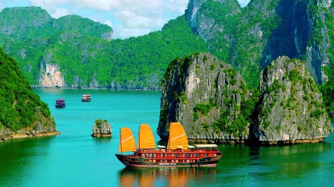 Ha Long Bay, a must-visit tourist attraction in Quang Ninh province 