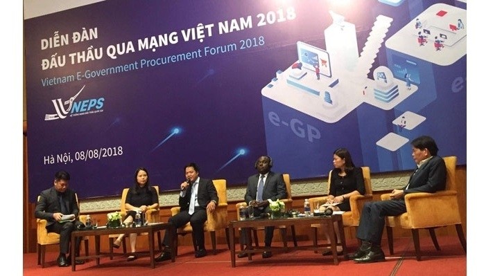 Experts discuss measures to improve the operations of the Vietnam National E-Procurement System at the first Vietnam E-Government Procurement Forum, which opened in Hanoi, on August 8. (Photo: NDO/To Ha)