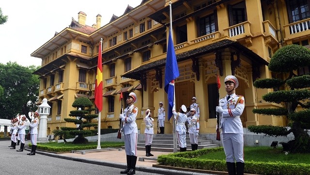 The Ministry of Foreign Affairs held a flag-hoisting ceremony in Hanoi on August 8 to mark the 51st founding anniversary of the ASEAN. (Photo: NDO/Duy Linh)