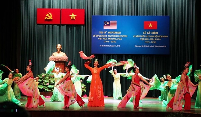 A performance at the ceremony marking 45 years of Vietnam-Malaysia diplomatic ties in Ho Chi Minh City on August 7 (Photo: VNA)