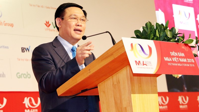 Deputy PM Vuong Dinh Hue speaks at the forum (photo: VGP)