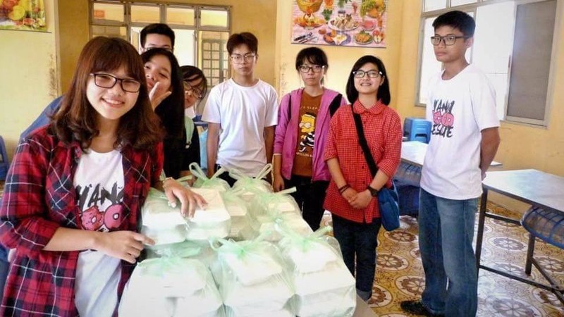 Over the past five years, HFR members have brought 50,000 free edible meals to more than 16,000 poor people, patients, and orphans in Hanoi (Photo: Hanoi Food Rescue)