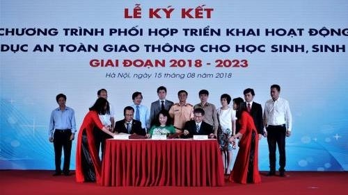 Delegates at the signing ceremony (Photo: VNA)