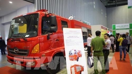 The International Exhibition of Security, Fire Safety & Smart Building Technologies and Solutions includes  more than 500 booths of 300 agencies, organisations and manufacturers from 20 nations and territories (Photo:VNA)