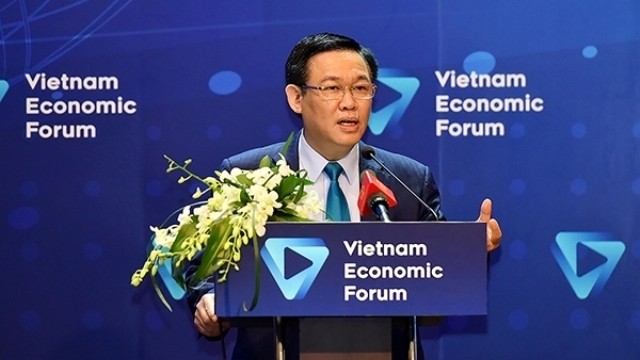 Deputy Prime Minister Vuong Dinh Hue speaking at the Vietnam Economic Forum (ViEF) 2018 