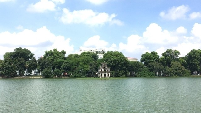 Located in the heart of Hanoi, Hoan Kiem lake is surrounded by a lot of tourist attractions