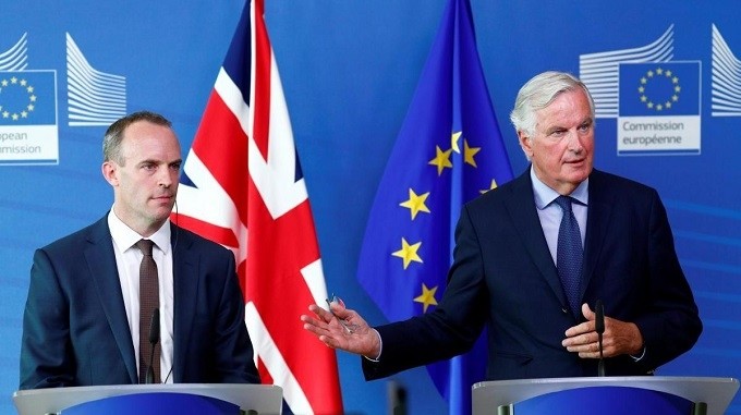 The UK’s Secretary of State for Exiting the EU, Dominic Raab and the EU’s chief Brexit negotiator, Michel Barnier, brief the media after a meeting at the EU Commission headquarters in Brussels, Belgium August 21, 2018. (Reuters)