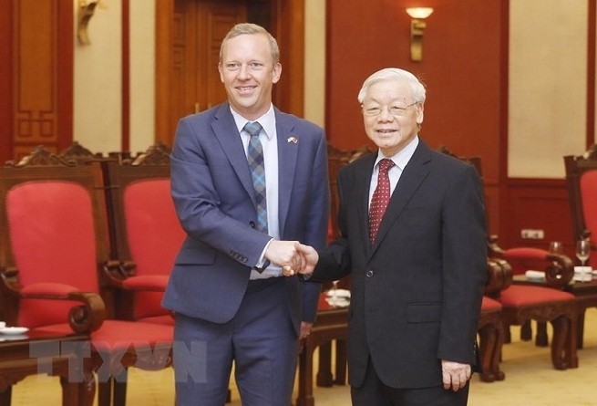 General Secretary Nguyen Phu Trong (right) and UK Ambassador to Vietnam, Gareth Ward.