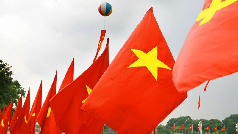 Vietnamese national flags at Ba Dinh Square (Photo: Zing)