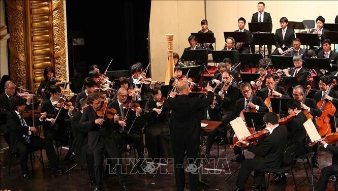 The audience enjoyed famous musical pieces from around the world performed by artists of the NHK Symphony Orchestra. (Photo: VNA)