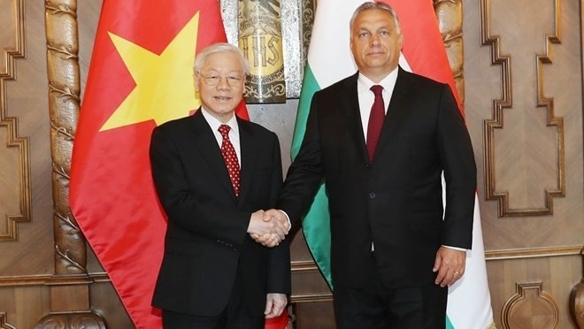 Party General Secretary Nguyen Phu Trong (L) and Hungarian Prime Minister Viktor Orban (Photo: VNA)