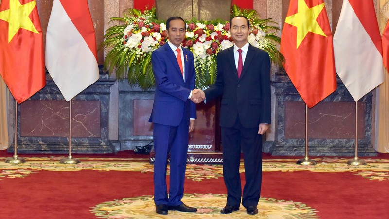 President Tran Dai Quang (R) and Indonesian President Joko Widodo  (Photo: NDO/ Duy Linh)