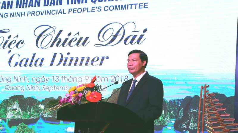 Chairman of the provincial People’s Committee Nguyen Duc Long speaking at the banquet (photo: baoquangninh.com.vn)